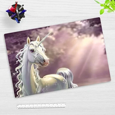 Abbildung von Schreibischunterlage für Kinder weißes Einhorn vor lila Hintergrund in verschiedenen Größen aus Vinyl Made Germany (60 x 40 cm)