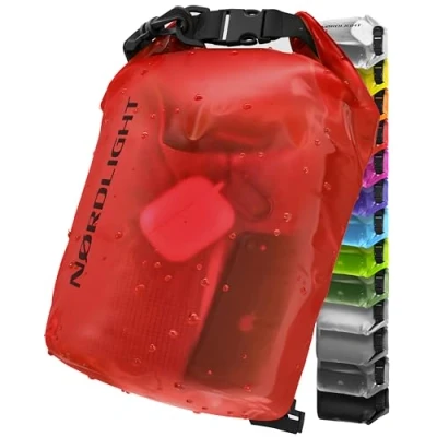 Abbildung von Nordlight Dry Bag 10L Wasserdichter Beutel (Rot) Packsack Mit Roll Top Verschluss Und Schultergurt Schwimmen, Baden, Strand, Kanu, Stand Up Paddling, Tauchen