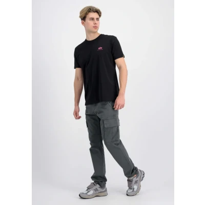 Abbildung von Alpha Industries Small LOGO Tshirt basic, Herren, Größe: Small, Black magenta