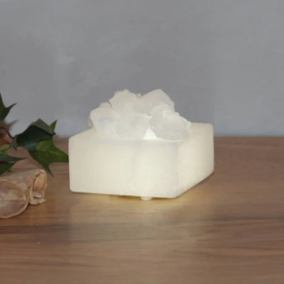 Abbildung von HIMALAYA SALT DREAMS Salzkristall Tischlampe »Petite«, Leuchtmittel LED Modul wechselbar, Handgefertigt aus jeder Stein ein Unikat, H: ca.8 cm