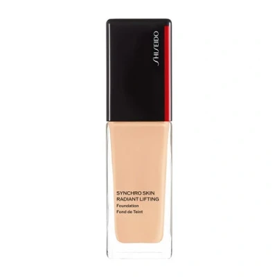 Abbildung von Shiseido Synchro Skin Radiant Lifting Foundation 160 Shell 30 ml