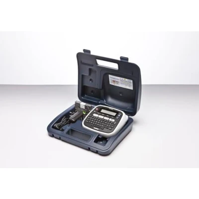Abbildung von Brother PT D200BWVP Beschriftungsgerät inklusive Netzadapter und Transportkoffer (für 3,5 bis 12 mm breite TZe Schriftbänder, zu 20 mm/Sek. Druckgeschwindigkeit), Schwarz, One size