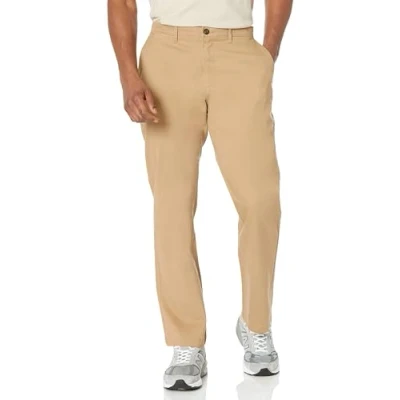 Abbildung von Amazon Essentials Herren Legere Stretch Chinohose mit klassischer Passform, Dunkles Khakibraun, 42W / 28L