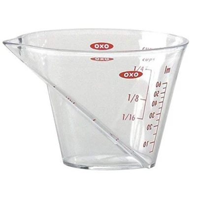Abbildung von OXO Good Grips abgewinkelter Messbecher mini, 60 ml spülmaschinenfest