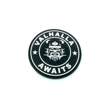 Abbildung von Patch Nation Valhalla Awaits Wikinger Schwarz PVC Airsoft Paintball Klett Emblem Abzeichen
