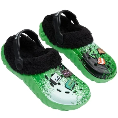 Abbildung von Minecraft Jungen Clogs mit Plüsch Fleecefutter &amp; Charms, ideal als Garten oder Kinder Hausschuhe (Green/Multi, 38/39 EU)