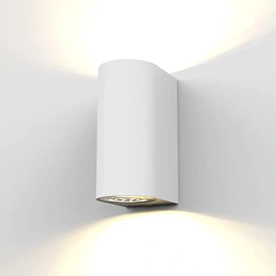 Abbildung von B.K.Licht Wandlampe mit warmweißer Lichtfarbe, GU10 Fassung, je 5 Watt, 400 Lumen, Aussenlampe, Wandleuchte aussen, LED Strahler außen, Außenleuchte, Außenwandleuchten, 15,1x6,7x9,2 cm, Weiß