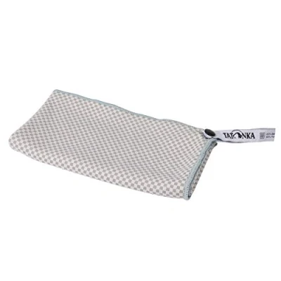 Abbildung von Tatonka Reisehandtuch Travel Towel Bamboo S (40x80 cm) Bambus Handtuch ultraleicht, extrem saugfähig, schnelltrocknend, antibakteriell und geruchsneutralisierend inklusive Packbeutel (grey)