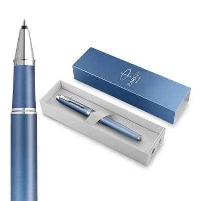 Abbildung von Parker IM Writing Rituals Tintenroller Gehäuse in ruhevollem Blau mit Farbverlauf und Chrome Zierteilen feine Spitze schwarze Tinte Geschenkbox