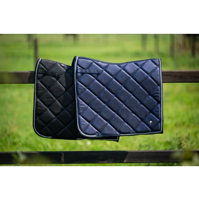 Abbildung von HB Ruitersport Satteldecke Dressur Showtime 3333 met Logo mit Schwarz Warmblut