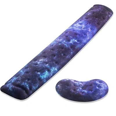 Abbildung von BRILA Handballenauflage Ergonomisch Memory Schaum Handgelenkstütze für PC Gaming Computer Laptop Arbeit Massieren von Löchern Design wrist rest (Nebula Bundle)