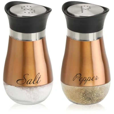 Abbildung von com four® 2 teiliges Salz und Pfefferstreuer Set aus Edelstahl Glas Würzspender Gewürzbehälter mit Aufschrift Schüttler für Gewürze in Küche Gastronomie (2 kupferfarben)