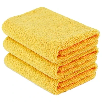 Abbildung von Amazon Basics Mikrofasertücher für Autos, doppelseitiges Reinigungstuch, 40.6 x cm, Goldfarben, 3 Stück