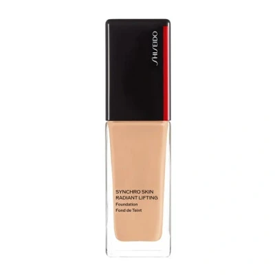 Abbildung von Shiseido Synchro SKIN Radiant Lifting Foundation SPF30 550 Jasper Foundation, Damen, Größe: 30 ml, Silk