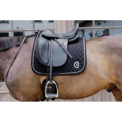 Abbildung von Kentucky Horsewear Schabracke Onion Quilt 3D Logo Dressur Schwarz