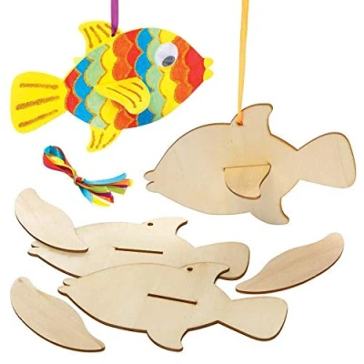 Abbildung von Baker Ross FE234 Fisch Holz Dekoration Bastelset zum Aufhängen 4er Pack, Deko für Kinder Basteln, Kindergeburtstag Basteln