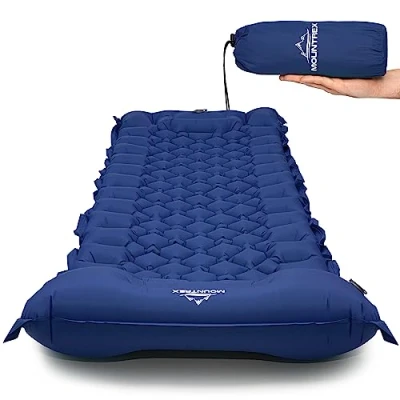Abbildung von MOUNTREX Isomatte Outdoor, Camping Luftmatratze Ultraleicht &amp; Kleines Packmaß (700g) Aufblasbare Matratze, Schlafmatte mit Fußpumpe Faltbar, Koppelbar Selbstaufblasend (Blau)