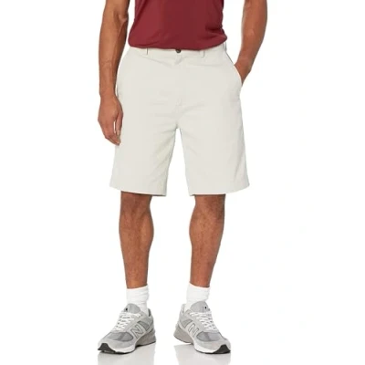 Abbildung von Amazon Essentials Herren Klassisch Geschnittene Chinoshorts, 23 cm, Silber, 33W