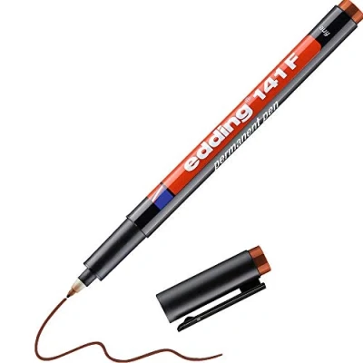 Abbildung von edding 141 F Permanenter Folienschreiber braun 1 Stift Rundspitze 0,6 mm zum Schreiben auf Glas, Kunststoff, Folien und glatten Oberflächen schnelltrocknend, wisch wasserfest