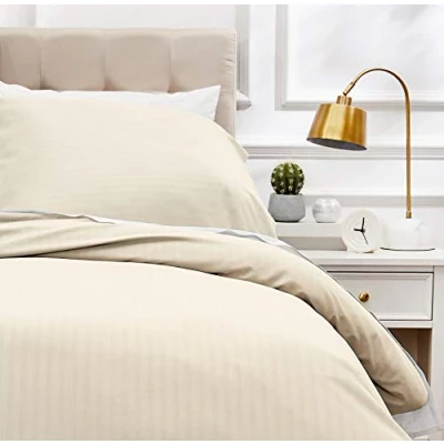Abbildung von Amazon Basics Deluxe Bettwäsche Set aus Mikrofaser, 135 x 200 cm, 2 Stück, beige, Gestreift