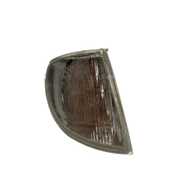 Abbildung von VAN WEZEL 4323906 Blinker weiß vorne rechts mit Lampenträger RENAULT: MEGANE 1