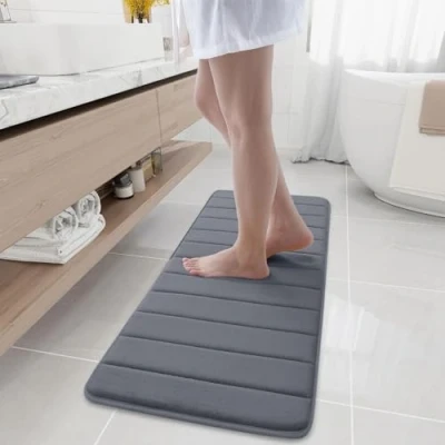 Abbildung von Homaxy Memory Foam Badezimmer Badeteppiche Saugfähige Rutschfester Badvorleger Waschbar Badematte 43 x 120 cm, Dunkelgrau