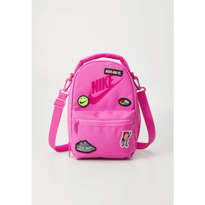 Abbildung von Nike Sportswear Patch Lunch TOTE Unisex Umhängetasche für Kinder, Größe: One Size, Playful pink