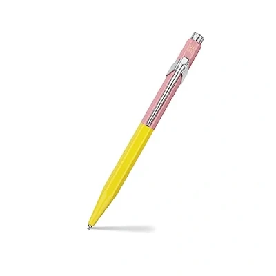 Abbildung von Caran d&#039;Ache 849 PAUL SMITH Kugelschreiber in der Farbe: Yellow/Rose Pink, Aluminium, Goliath Mine Schwarz Medium, Länge: 12,5cm, NM0849.341