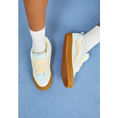 Abbildung von Vans KNU Skool Unisex Skateschuh, Damen, Größe: 41, Gum spa blue Veloursleder