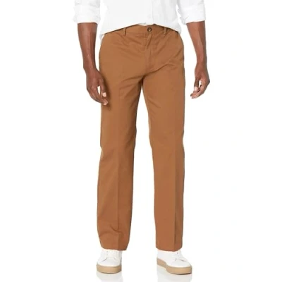 Abbildung von Amazon Essentials Herren Knitterfreie Flatfront Chinohose mit klassischer Schnitt (erhältlich in Big &amp; Tall), Dunkles Khakibraun, 36W / 31L