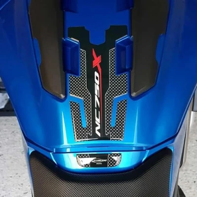 Abbildung von labelbike 3D Tankpad Aufkleber aus Kunstharz zur Dekoration und zum Schutz von Motorradtanks kompatibel mit Honda NC750X 2016 2020