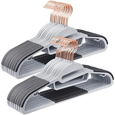 Abbildung von SONGMICS Kleiderbügel 30er Set, Anzugbügel aus Kunststoff, hochwertig, Anti Rutsch Design, platzsparend, 0,5 cm dick, Haken in Roségold, um 360 drehbar, 41,5 breit, hellgrau dunkelgrau CRP43G30