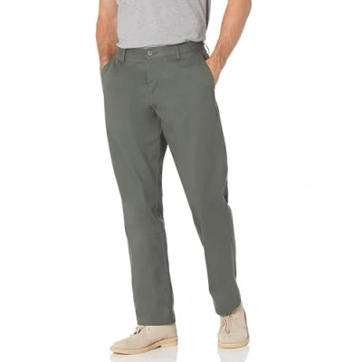 Abbildung von Amazon Essentials Herren Knitterfreie Flatfront Chinohose mit klassischer Schnitt (erhältlich in Big &amp; Tall), Olivgrün, 34W / 31L