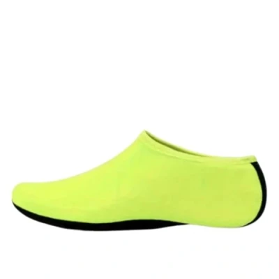 Abbildung von Boolavard Wassersportschuhe Barfuß Schnell trocknende Aqua Yoga Socken Slip on für Männer Frauen Kinder (S 36 37 EU, Grün)