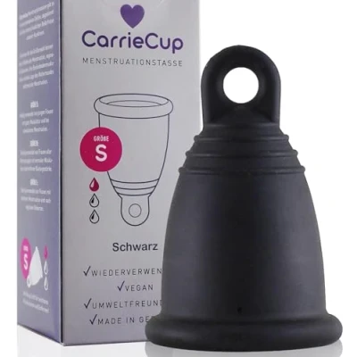 Abbildung von CarrieCup Menstruationstasse klein, Made in Germany inkl. Beutel BPA frei, Alternative zu Tampons und Binden, silikonfrei, Menstrual Cup schwarz