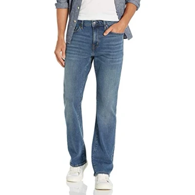 Abbildung von Amazon Essentials Herren Bootcut Jeans mit gerader Passform, Mittelblau Vintage, 31W / 32L