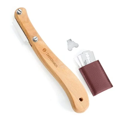 Abbildung von Zassenhaus Bäckermesser Buche 5 Ersatzklingen Werkzeug Aufbewahrungstasche Schnitttiefe 10 mm Buchenholz Teigmesser Baguettemesser Einschneiden von Brot und Baguette, 077629