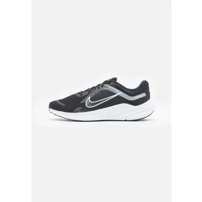 Abbildung von Nike Performance Quest 5 Laufschuh Neutral, Herren, Größe: 41, Black/white/smoke grey/dark smoke grey Schuhe