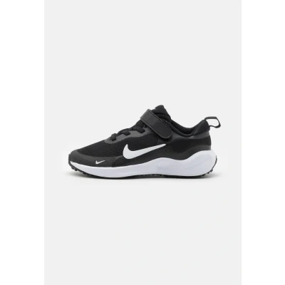 Abbildung von Nike Performance Revolution 7 Unisex Laufschuh Neutral für Kinder, Größe: 28.5, Black/white Schuhe