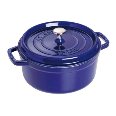 Abbildung von STAUB Gusseisen Bräter/Cocotte, Rund 22 cm, 2,6 L, Aromaregen Funktion, Für alle Herdarten geeignet, Dunkelblau