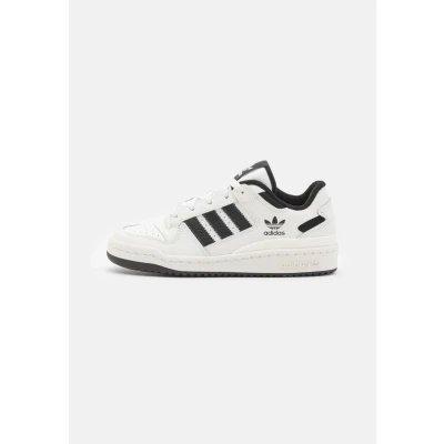 Abbildung von adidas Originals Forum low CL Unisex Sneaker für Kinder, Größe: 35.5, Core white/core black Schuhe
