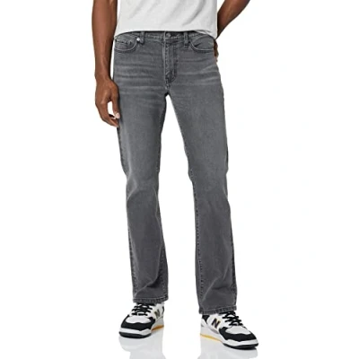 Abbildung von Amazon Essentials Herren Bootcut Jeans mit schmaler Passform, Verwaschenes Grau, 32W / 32L