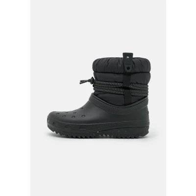 Abbildung von Crocs Classic NEO PUFF LUXE BOOT Stiefelette, Damen, Größe: 34/35, Black Schuhe
