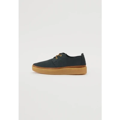 Abbildung von Clarks Herren Clarkwood Low, Marineblau, 42 EU