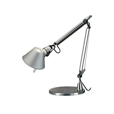 Abbildung von Artemide Tolomeo Tavolo Micro Tischlampe. Hochwertige Tischleuchte aus poliertem Aluminium mit Tischfuß ø17cm. Made in Italy