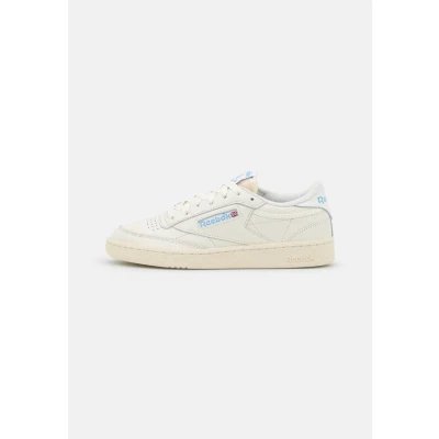 Abbildung von Reebok Classic CLUB C 85 Vintage Sneaker low, Damen, Größe: 40.5, Chalk/alabaster/sky blue Leder und textil