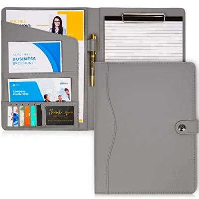 Abbildung von AMKSONS Schreibmappe A4 in Grau inklusive Klemmbrett &amp; DIN Notizblock Premium Konferenzmappe aus PU Leder mit Dokumentenfächern, Stiftehalter, Klappdeckel und Magnetverschluss
