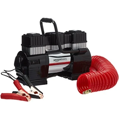 Abbildung von Amazon Basics Luftkompressor mit Tragetasche und 2 Batterieklemmen, Digital, 12 Volts, Schwarz/Rot