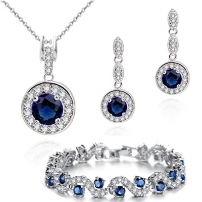 Abbildung von Crystalline Azuria Blauer simulierter Saphir Zirkonia Kristalle Rund Schmuck Set Halskette Anhänger 45 cm Ohrringe Armband 18 kt Vergoldet