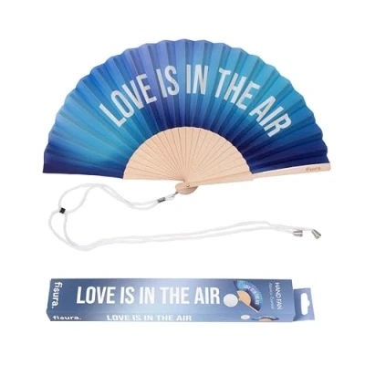Abbildung von Fisura Handfächer aus Holz mit der Aufschrift &quot;Love is in the air“. Perfektes Accessoire für Hochzeiten, eleganter Ventilator Farbverlauf Blau und Aufhänger. Maße: 42,5 x 23 cm
